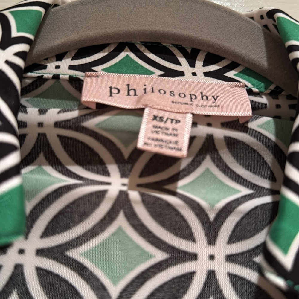 Geometric Patterned Button-Up Shirt - Picture 2 of 2
